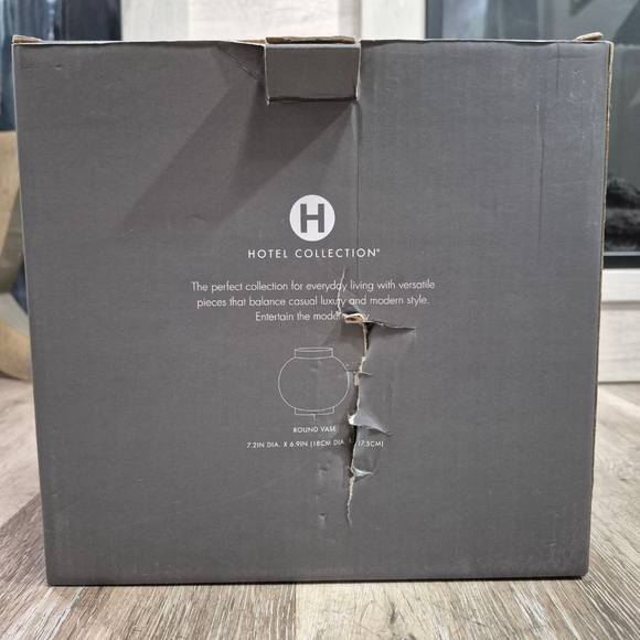 Hotel Collection‎ Rounded Porcelain Vase - Picture 8 of 8